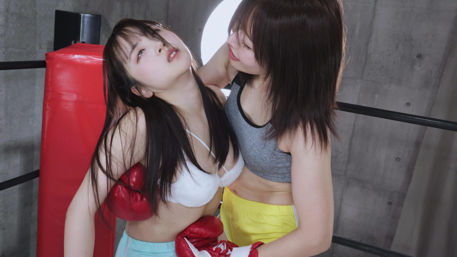 女子ボクシングで対戦する葉月ひなと若月もあの白熱シーン