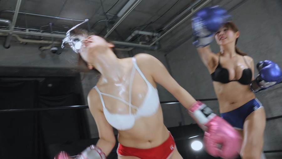 若月と芦名が激しく打ち合う女子ボクシング対決シーン